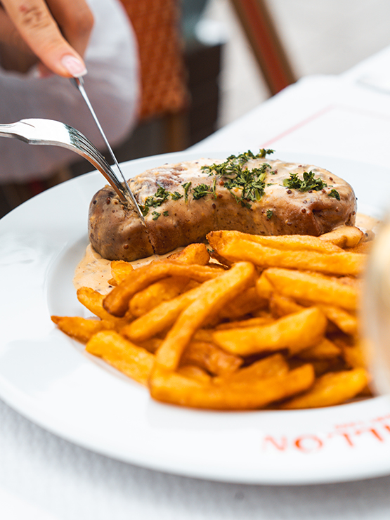 Plat du jour g&eacute;n&eacute;reux et fait maison servi au restaurant Bouillon Saint-Laud